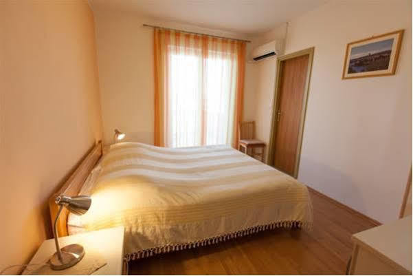 B&B Villa Ana Krk Town Exterior foto